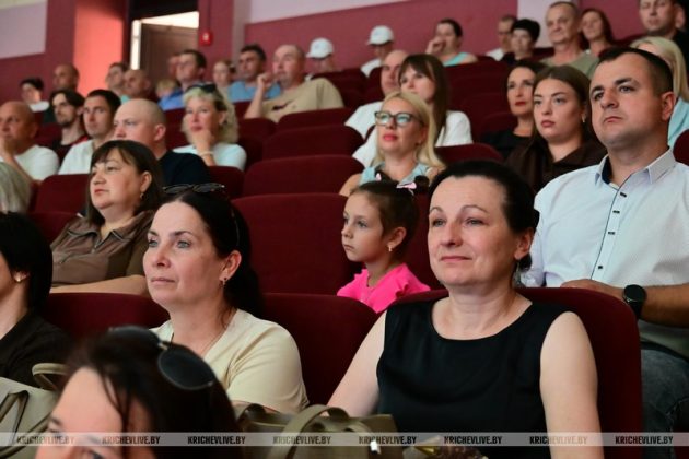 Накануне Дня строителя в Кричеве чествуют работников ОАО «Кричевцементношифер» (фоторепортаж)