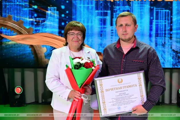 Накануне Дня строителя в Кричеве чествуют работников ОАО «Кричевцементношифер» (фоторепортаж)