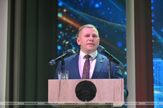 Накануне Дня строителя в Кричеве чествуют работников ОАО «Кричевцементношифер» (фоторепортаж)