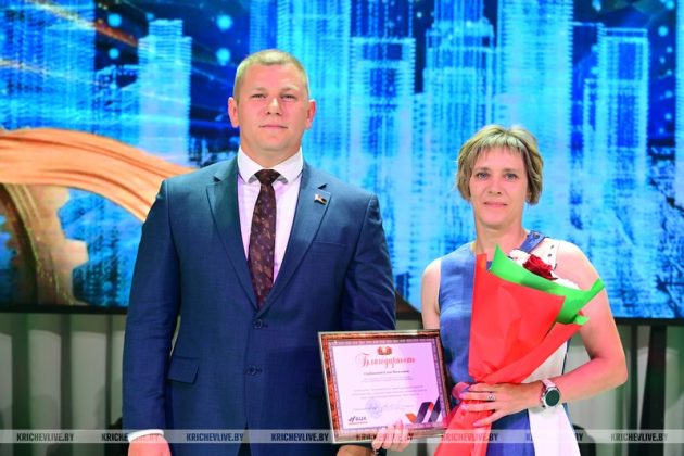 Накануне Дня строителя в Кричеве чествуют работников ОАО «Кричевцементношифер» (фоторепортаж)