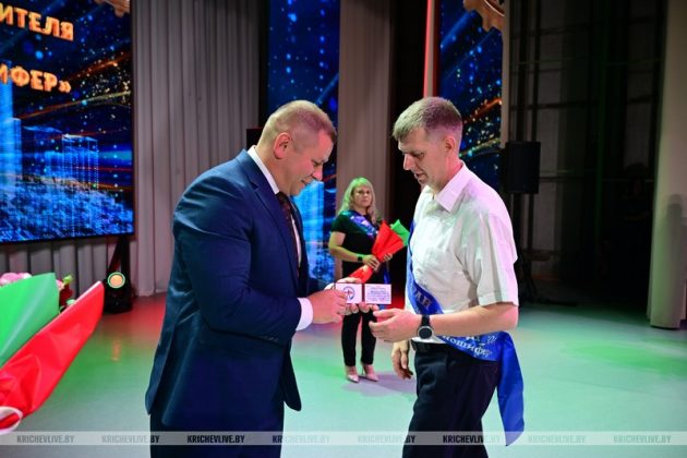 Узнали, кого из работников ОАО "Кричевцементношифер" наградили к профессиональному празднику