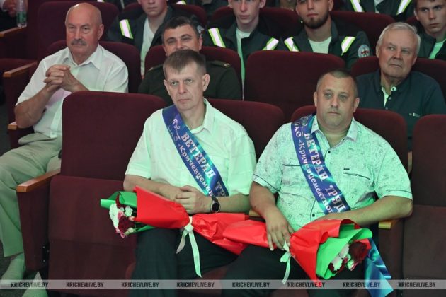 Узнали, кого из работников ОАО "Кричевцементношифер" наградили к профессиональному празднику
