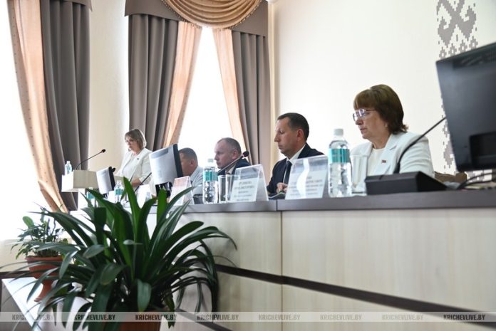 66,8% от всех расходов районного бюджета направлены на социальную сферу 66,8% от всех расходов районного бюджета направлены на социальную сферу