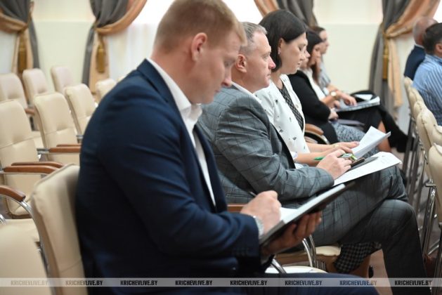 Кричевский исполком рассмотрел вопрос о кадровом обеспечении организаций района