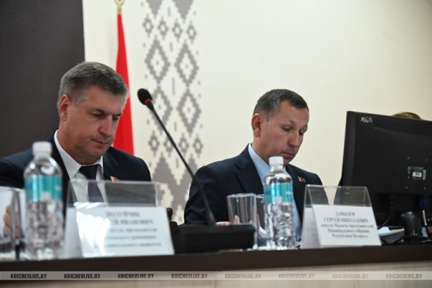Кричевский исполком рассмотрел вопрос о кадровом обеспечении организаций района