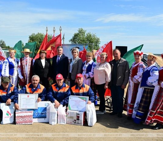 3000 тонн за плечами: чествование передовиков в СПК «Колхоз им. Суворова» 3000 тонн за плечами: чествование передовиков в СПК «Колхоз им. Суворова»