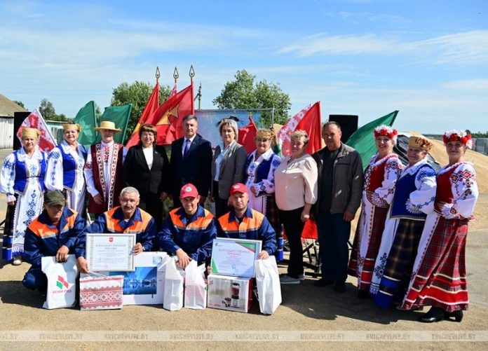 3000 тонн за плечами: чествование передовиков в СПК «Колхоз им. Суворова»