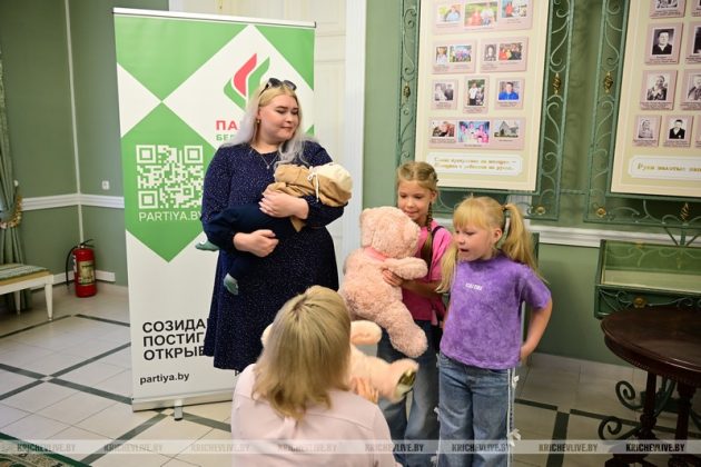 «Бацькаву кашулю» за третьего ребенка вручили кричевлянке