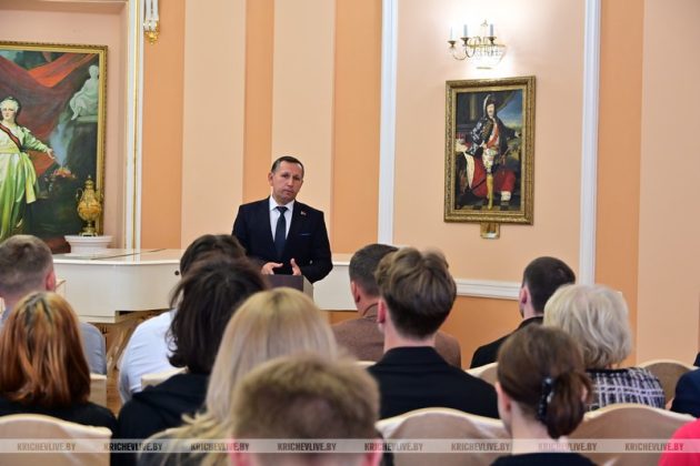 Руководство Кричевского района встретилось с молодыми специалистами