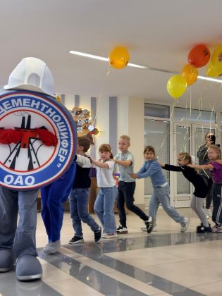 На ОАО «Кричевцементношифер» провели акцию для детей работников «Здравствуй, школа!»