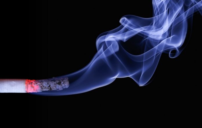 realworkhard-cigarette-110849_1920 «Отказ от курения работает в любом возрасте»: главный санврач Кричевского района о здоровье