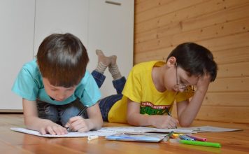 Юных кричевлян приглашают к участию в конкурсе рисунков «Моя мама на работе» Юных кричевлян приглашают к участию в конкурсе рисунков «Моя мама на работе»