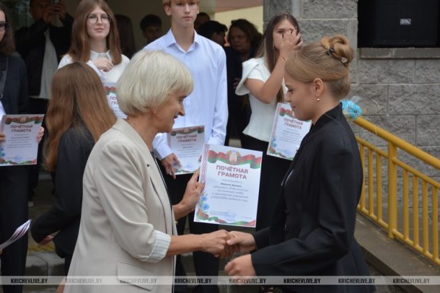 Торжественная линейка, приуроченная ко Дню знаний, прошла в средней школе №8