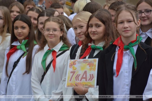 Торжественная линейка, приуроченная ко Дню знаний, прошла в средней школе №8