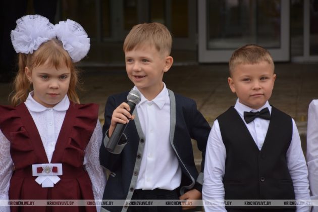 Торжественная линейка, приуроченная ко Дню знаний, прошла в средней школе №8