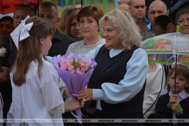 Торжественная линейка, приуроченная ко Дню знаний, прошла в средней школе №8