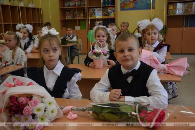 Торжественная линейка, приуроченная ко Дню знаний, прошла в средней школе №8