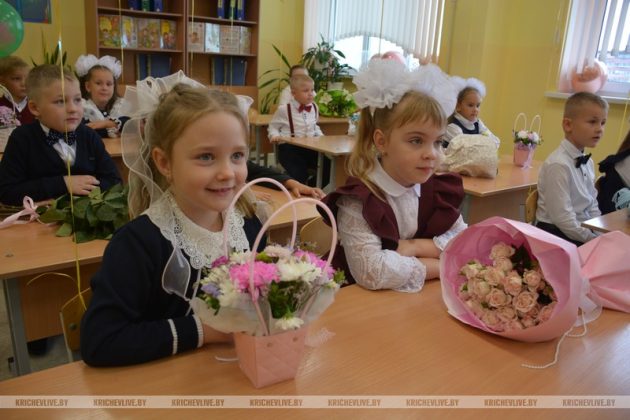 Торжественная линейка, приуроченная ко Дню знаний, прошла в средней школе №8