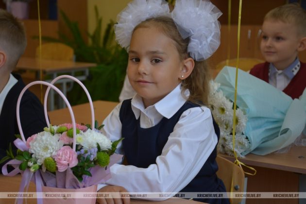 Торжественная линейка, приуроченная ко Дню знаний, прошла в средней школе №8
