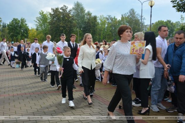 Торжественная линейка, приуроченная ко Дню знаний, прошла в средней школе №8