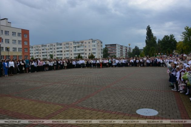 Торжественная линейка, приуроченная ко Дню знаний, прошла в средней школе №8