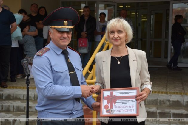 Торжественная линейка, приуроченная ко Дню знаний, прошла в средней школе №8