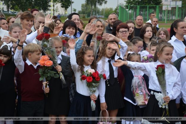 Торжественная линейка, приуроченная ко Дню знаний, прошла в средней школе №8