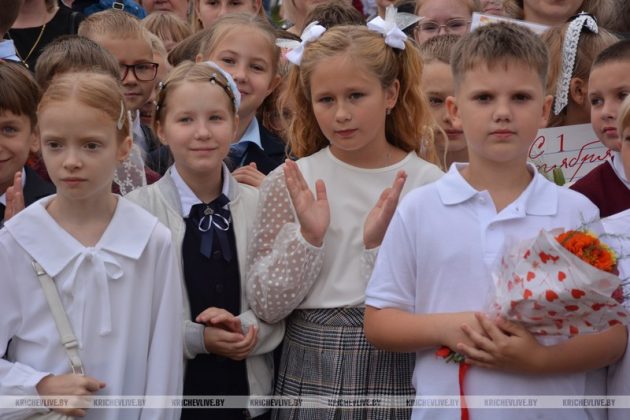 Торжественная линейка, приуроченная ко Дню знаний, прошла в средней школе №8