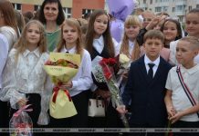 Торжественная линейка, приуроченная ко Дню знаний, прошла в средней школе №8 Торжественная линейка, приуроченная ко Дню знаний, прошла в средней школе №8