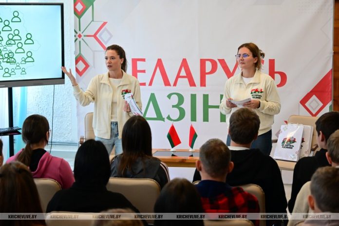 Акция «Беларусь адзіная» прошла в колледже Кричева: что объединило молодежь Акция «Беларусь адзіная» прошла в колледже Кричева: что объединило молодежь