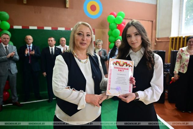 Снова в школу: День знаний в СШ №3 посетил председатель райисполкома