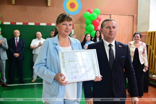 Снова в школу: День знаний в СШ №3 посетил председатель райисполкома