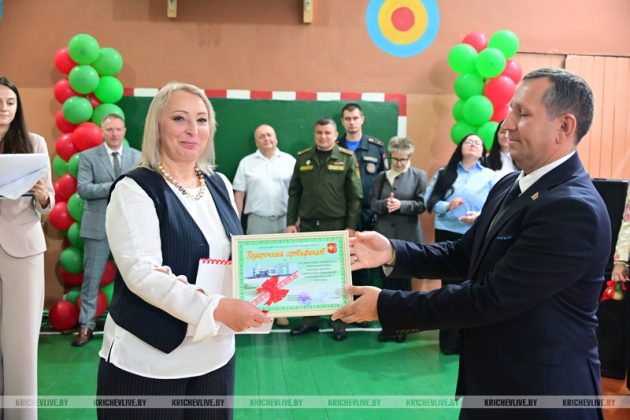 Снова в школу: День знаний в СШ №3 посетил председатель райисполкома