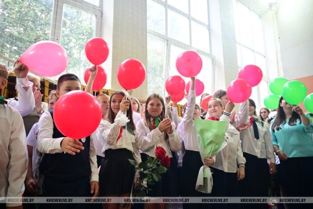 Снова в школу: День знаний в СШ №3 посетил председатель райисполкома