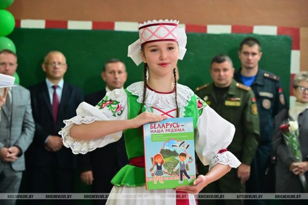 Снова в школу: День знаний в СШ №3 посетил председатель райисполкома