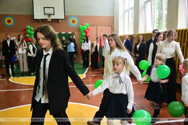 Снова в школу: День знаний в СШ №3 посетил председатель райисполкома