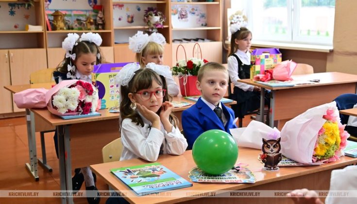 Снова в школу: День знаний в СШ №3 посетил председатель райисполкома