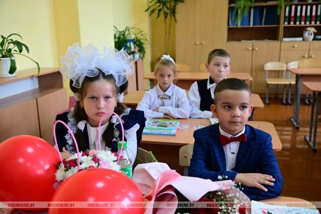 Снова в школу: День знаний в СШ №3 посетил председатель райисполкома