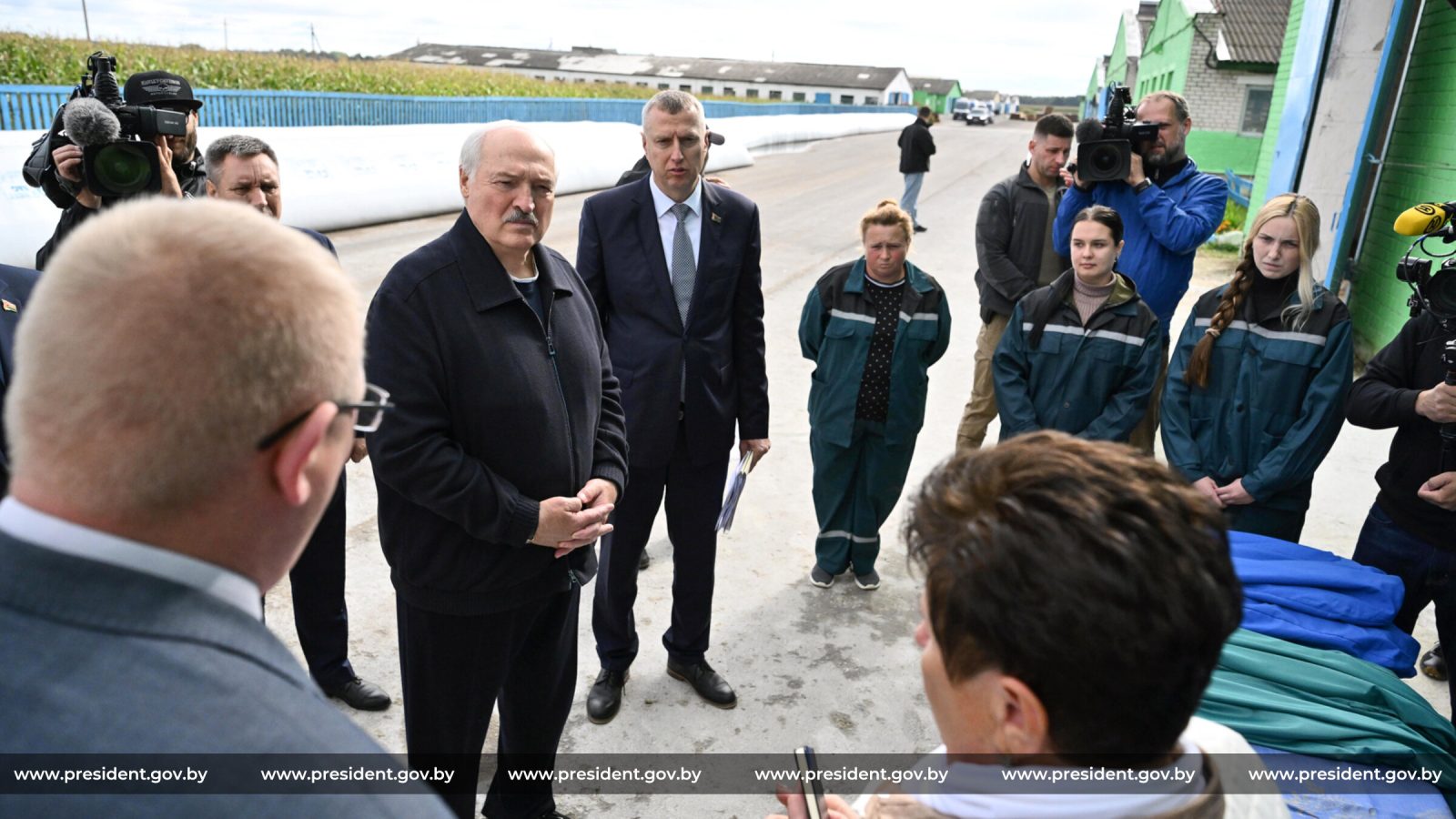 Президент Беларуси совершил рабочую поездку в Шкловский район Могилевской области