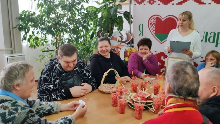 Почему арбуз полезен? Узнали в Кричевском РЦСОН