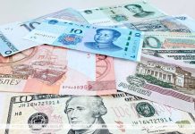 Доллар и юань подорожали, российский рубль подешевел на торгах 5 октября