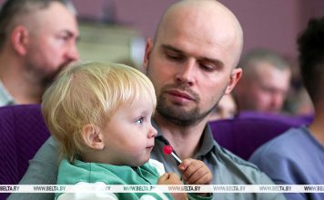 Какие трудовые гарантии предусмотрены для отцов в Беларуси, напомнили в Минтруда Какие трудовые гарантии предусмотрены для отцов в Беларуси, напомнили в Минтруда