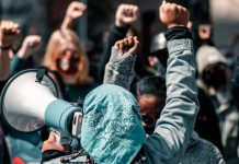 В немецком Мюнстере прошли акции протеста в день вручения НАТО Вестфальской премии мира