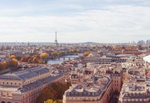 Почти 80% молодых французов негативно оценивают политику властей в отношении их будущего — опрос