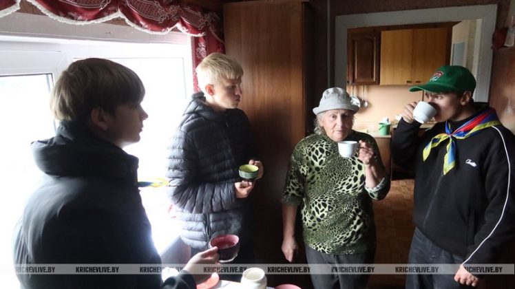 Помощь и безопасность: кричевские спасатели навестили ветерана ОПЧС
