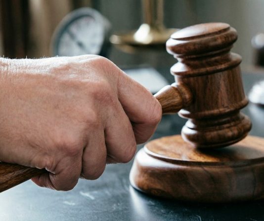 Суд наказал кричевлянку за нападение на супруга Суд наказал кричевлянку за нападение на супруга