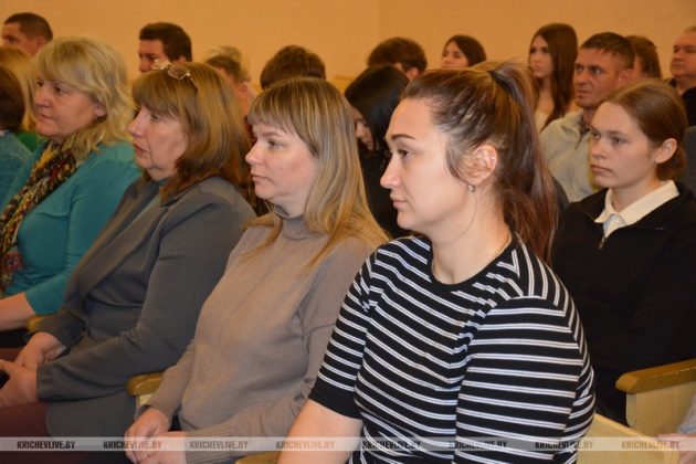 С трудовым коллективом Кричевского государственного аграрно-строительного колледжа встретился Олег Стельмашок