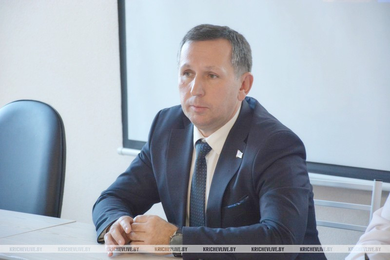 Семья, город, молодежь: глава района ответил на вопросы медиков Кричева