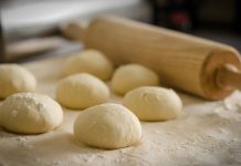 Что добавить в тесто, чтобы выпечка долго оставалась мягкой Что добавить в тесто, чтобы выпечка долго оставалась мягкой