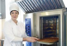О вкусах, новинках в меню и секретах мастерства, поделилась заведующий школьной столовой Кричева Ирина Крез О питании, новинках меню и секретах мастерства поделилась заведующий школьной столовой Ирина Крез